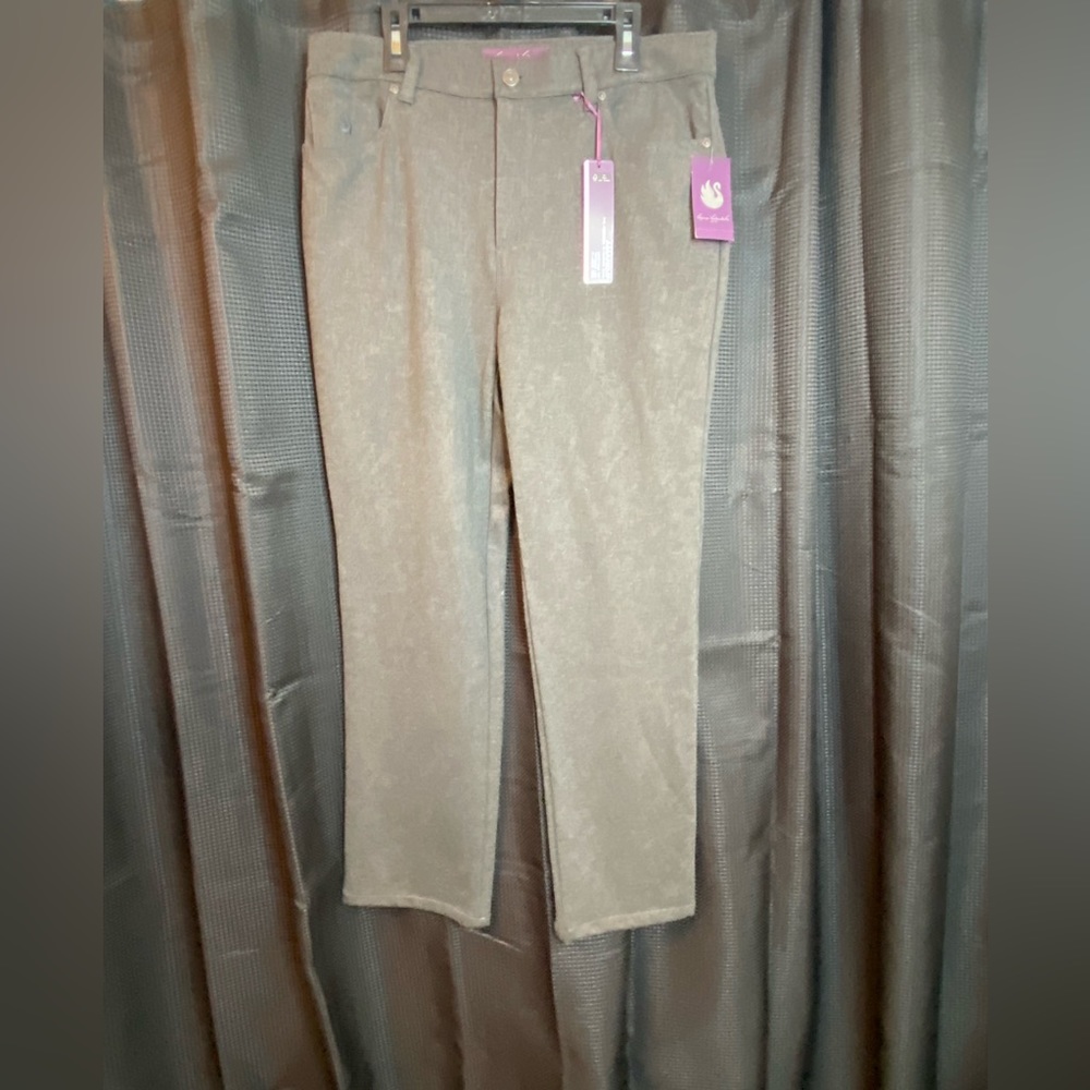 Gloria Vanderbilt Amanda stretch jeans. NWT! Size 12P